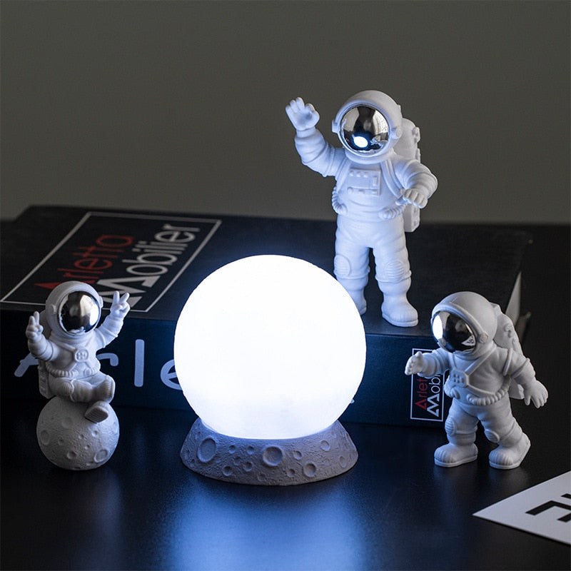 3Pc Astronaut Decor Action Figures and Moon Home Decor Resin Astronaut Statue Room Office Desktop Decoration Presents Boy Gift