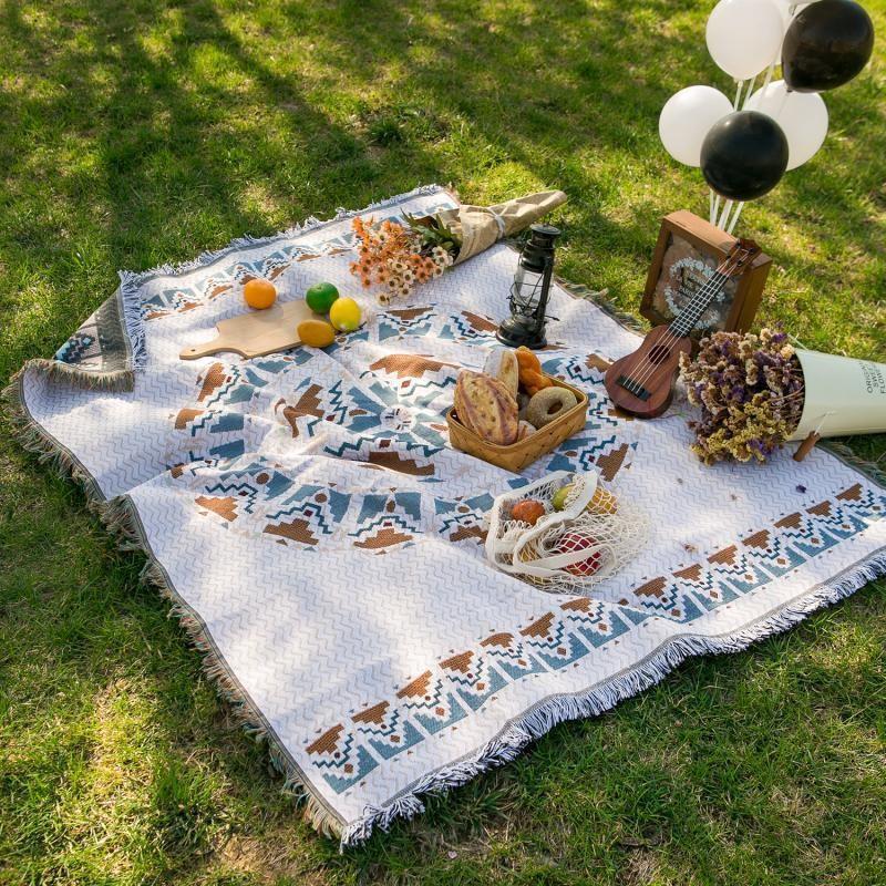 2022 Beach Picnic Outdoor Camping Tassels Blanket Ethnic Bohemian Striped Plaid Blankets for Beds Sofa Mats Travel Rug Christmas